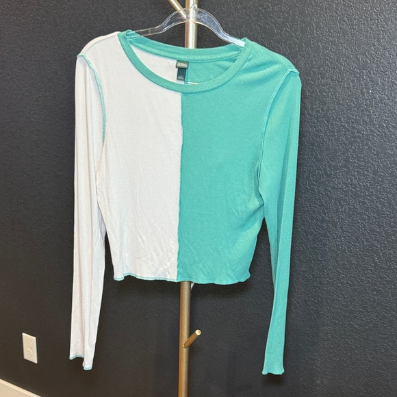 Wild Fable Green and White Ribbed Top cropped color block Large - Picture 5 of 5